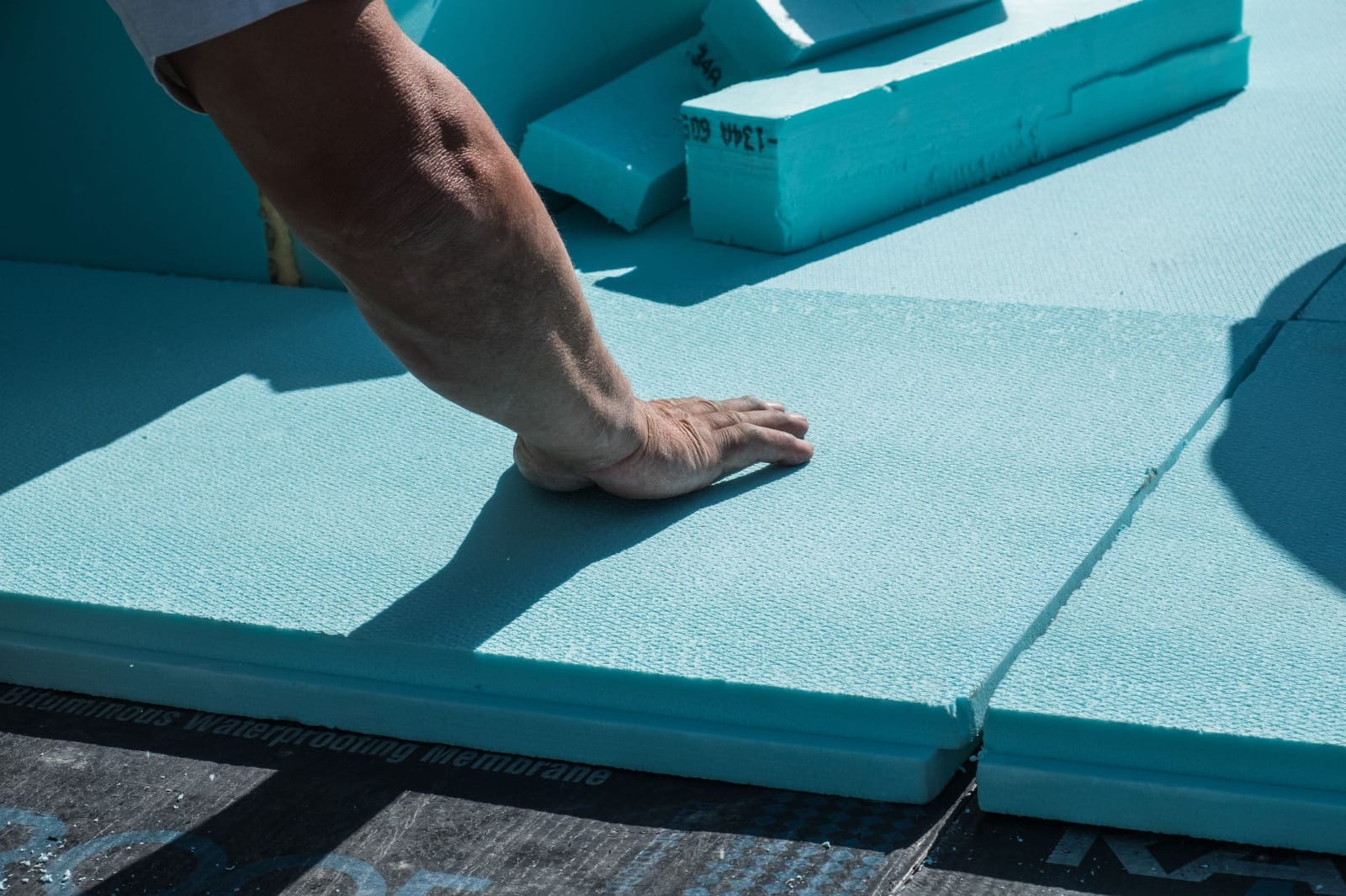 Professional insulation showcase - Support Available: Demonstrating quality XPS materials and installation techniques